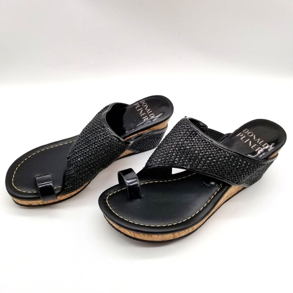Donald Pliner Women Gyer Ring Toe Sandals Size 6 Black  Wedge